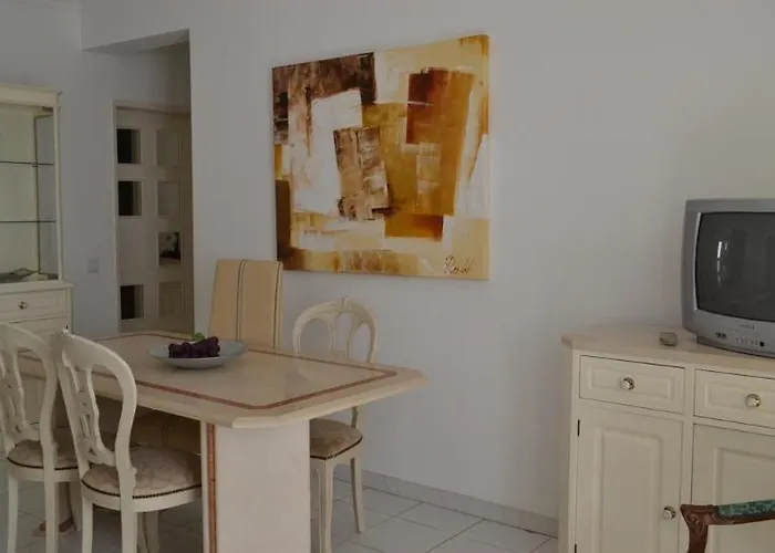 阿特兰蒂达加特尔酒店 *