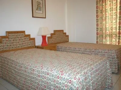 公寓 阿特兰蒂达加特尔酒店 *