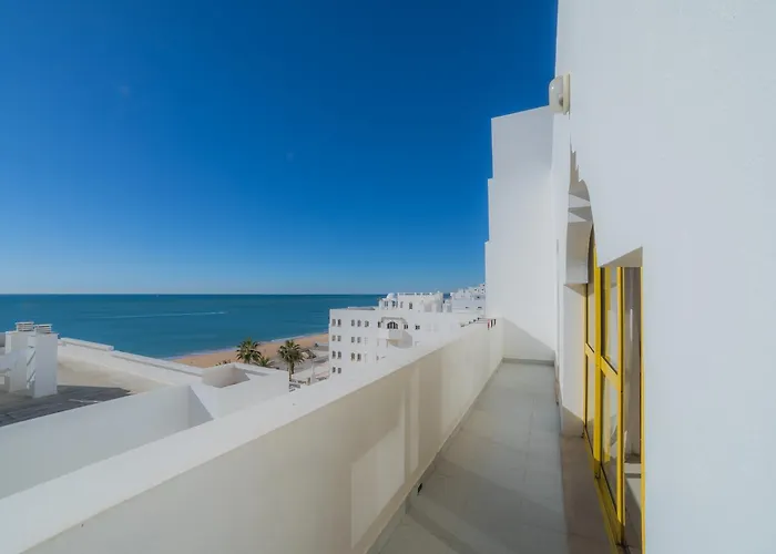 阿特兰蒂达加特尔酒店 公寓 *